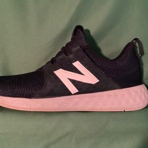 New Balance Runners. Navy.. Mens 9.5. Great used condition. Light wear.